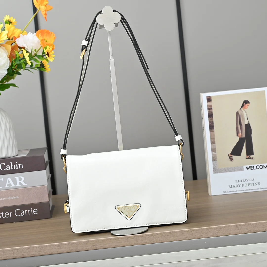 普拉达 1BD082 新款油腊皮邮差包 单肩背包