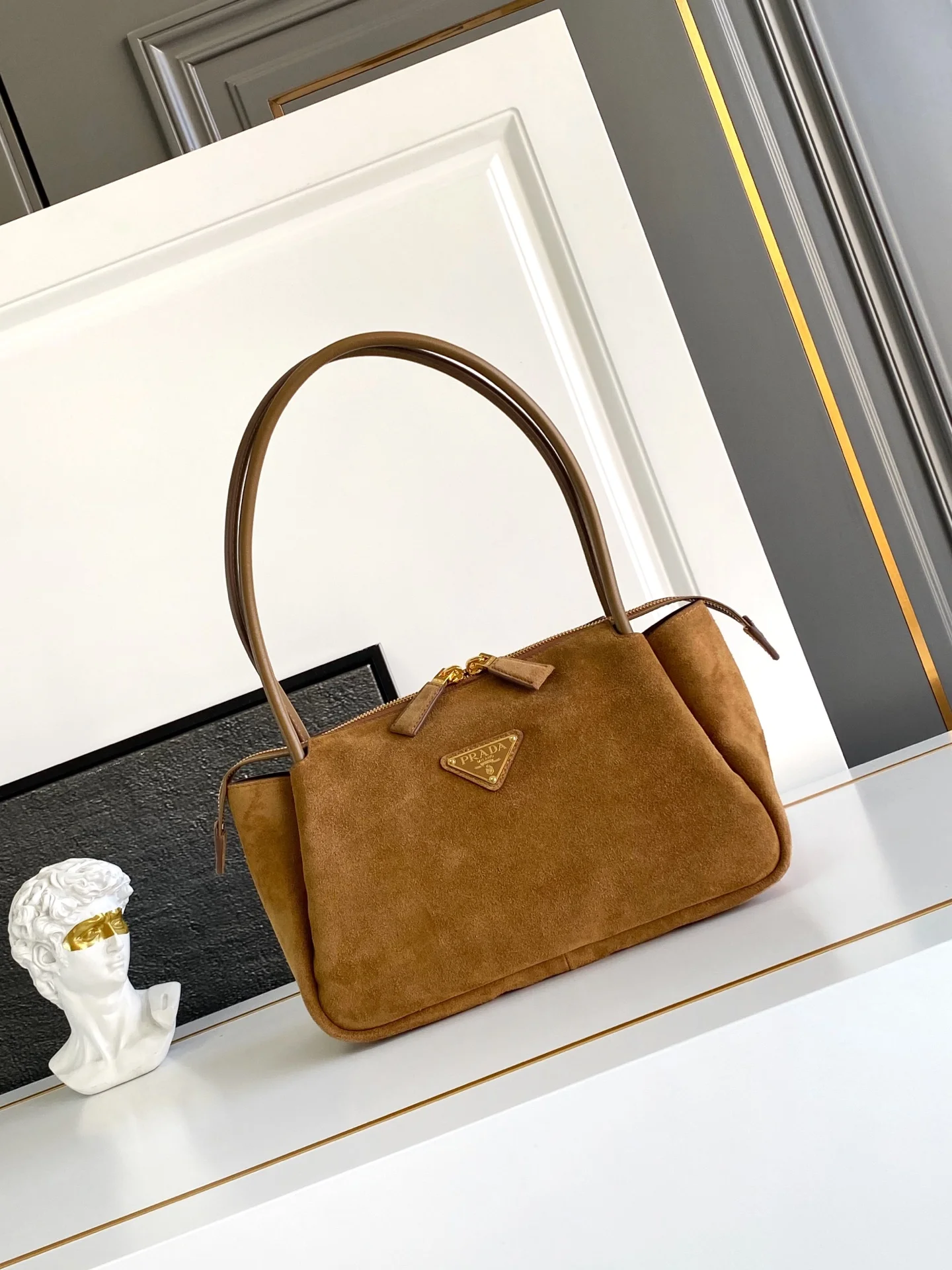 普拉达 1BA444 绒面Soft Grain Hobo腋下包 单肩背包