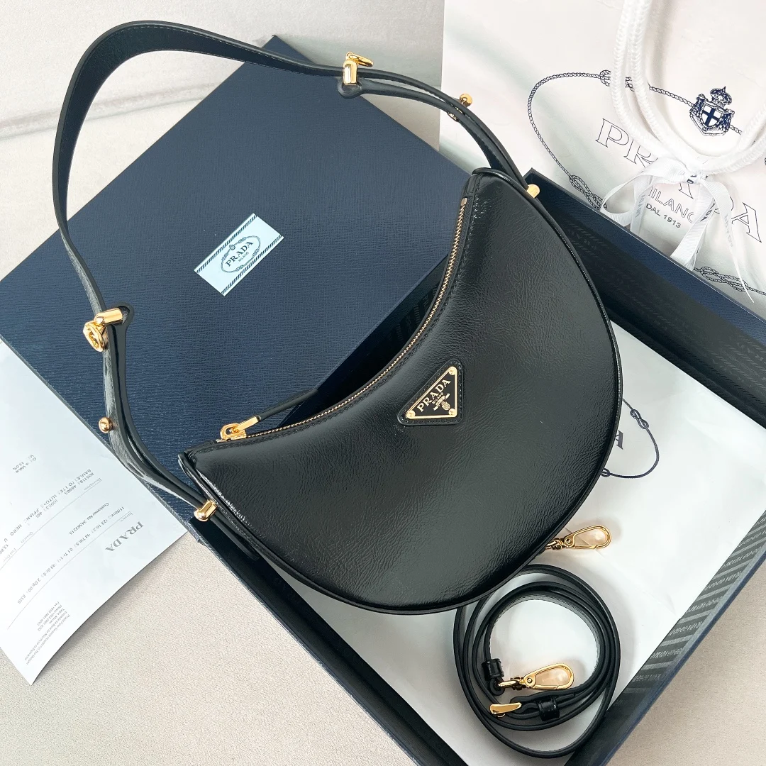 普拉达 1BC194 油蜡漆皮Arque手袋 单肩背包