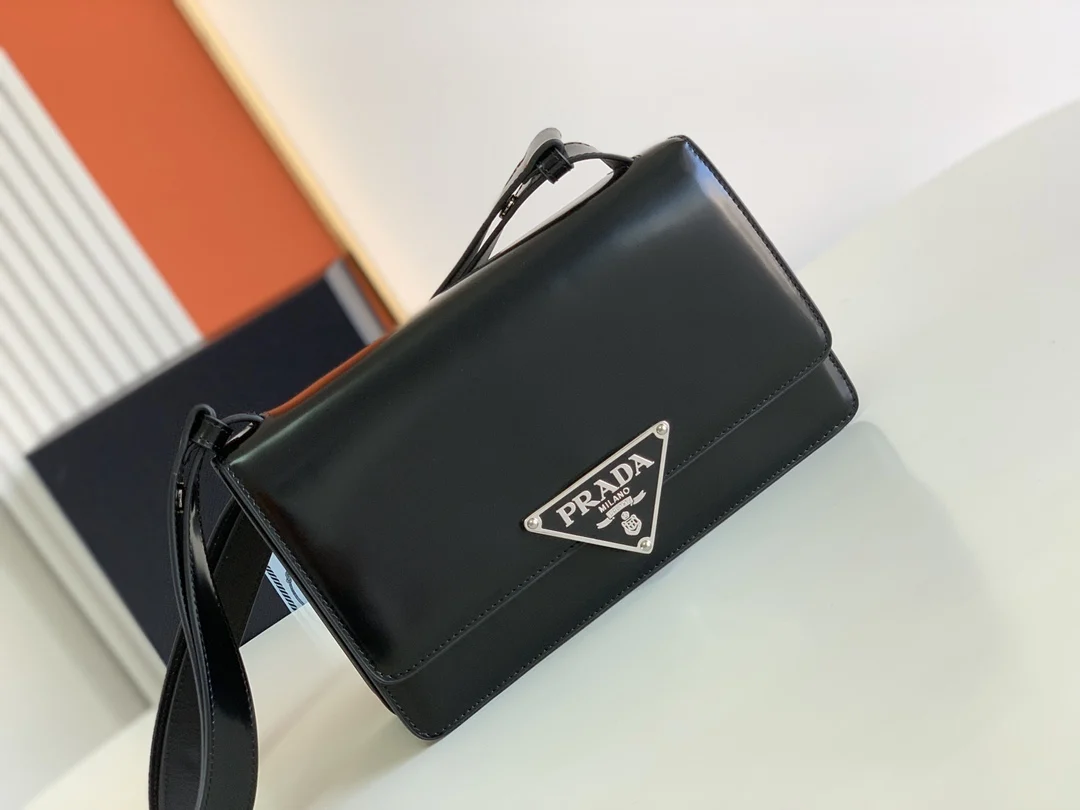 普拉达 1BD321 新款斜挎包