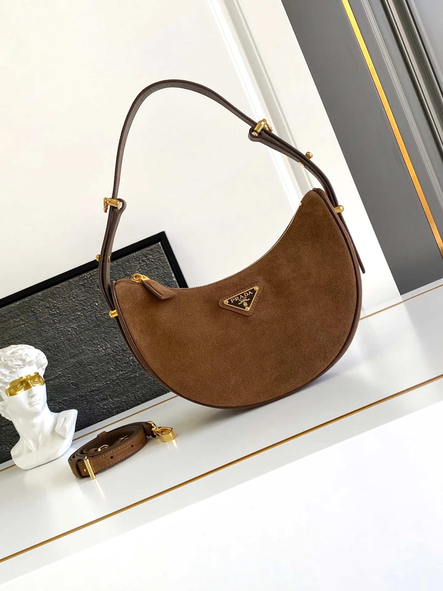 普拉达 1BC194 Arque绒面麂皮腋下包 单肩背包