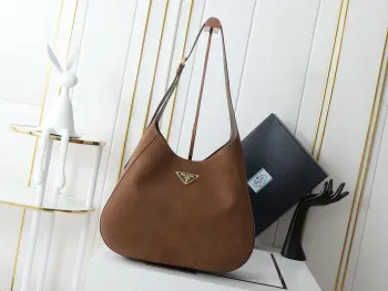 1BC181 麂皮超大号Cleo磨砂皮斜挎包 单肩背包 高仿普拉达女包