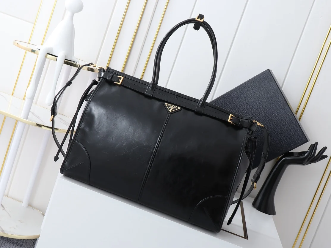 普拉达 1BA439 Lux Soft油腊皮特大号 手提斜挎包