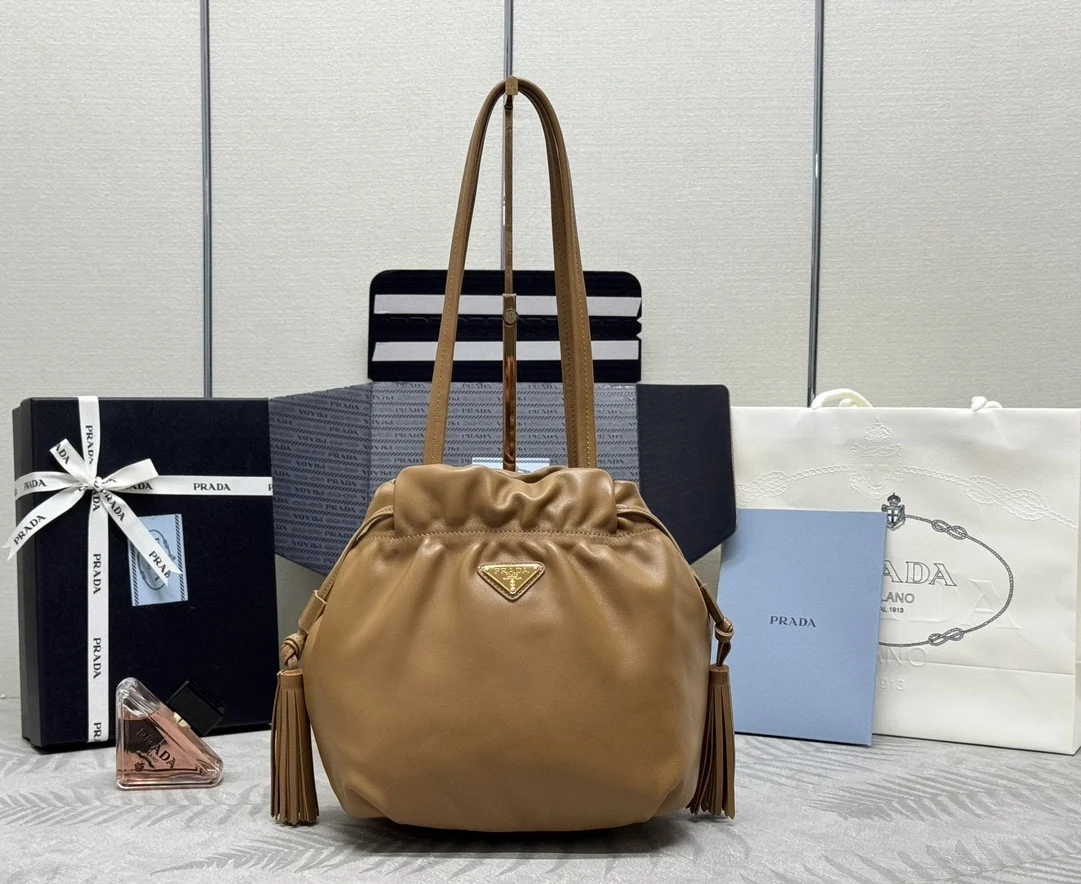 普拉达 1BG541 小羊皮福袋包 单肩背包