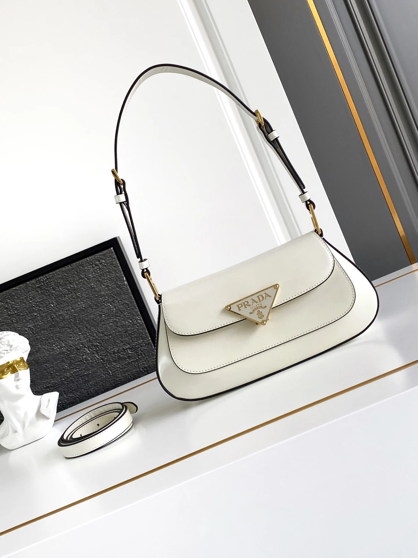 普拉达 1BD345 翻盖单肩包 单肩背包 普拉达 1BD345 翻盖单肩包 单肩背包