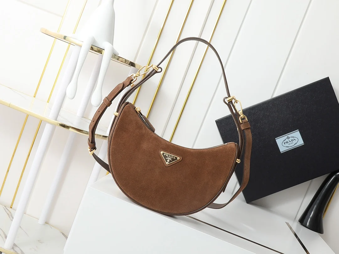 普拉达 1BC194 Arque绒面麂皮腋下包 单肩背包 斜挎包