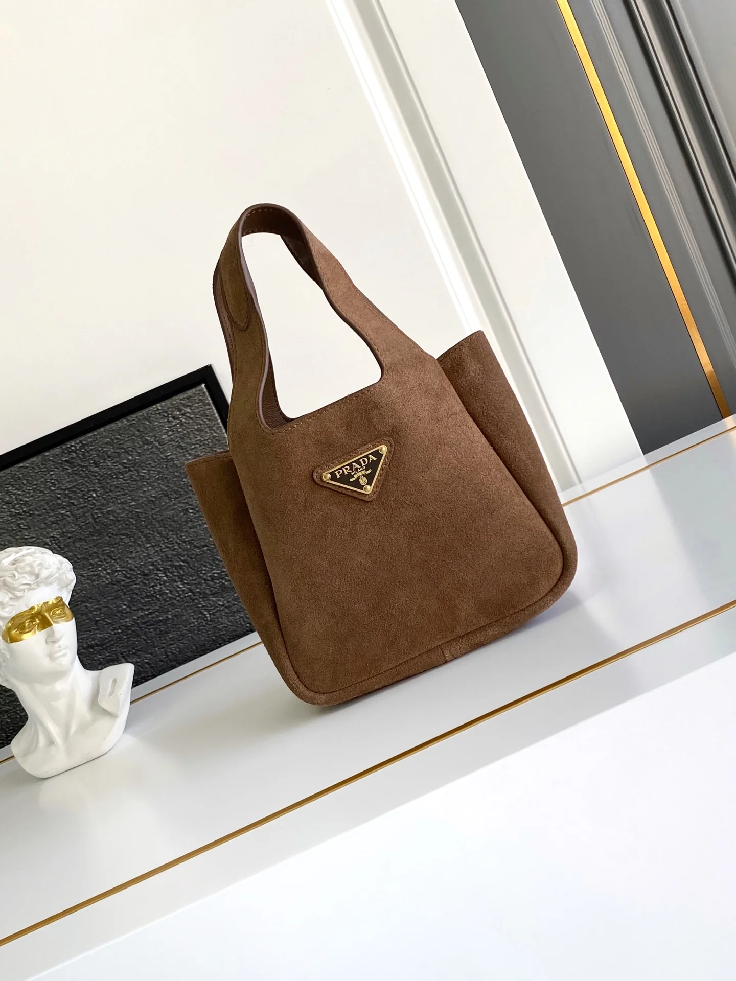 普拉达 1BA349 绒面麂皮 mini菜篮子 单肩背包 普拉达 1BA349 绒面麂皮 mini菜篮子 单肩背包