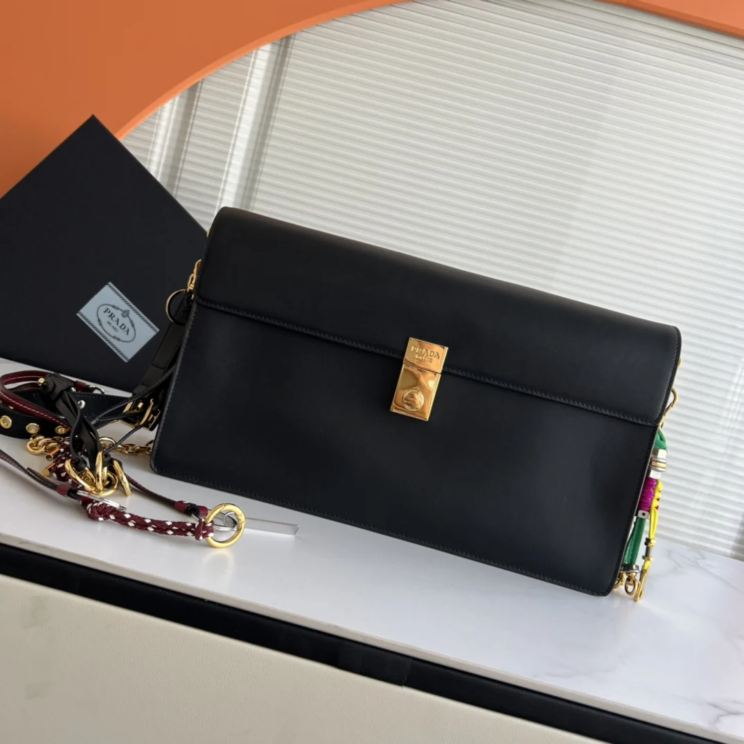 普拉达 1BD378 大号Soft Sound手袋 斜挎包 普拉达 1BD378 大号Soft Sound手袋 斜挎包