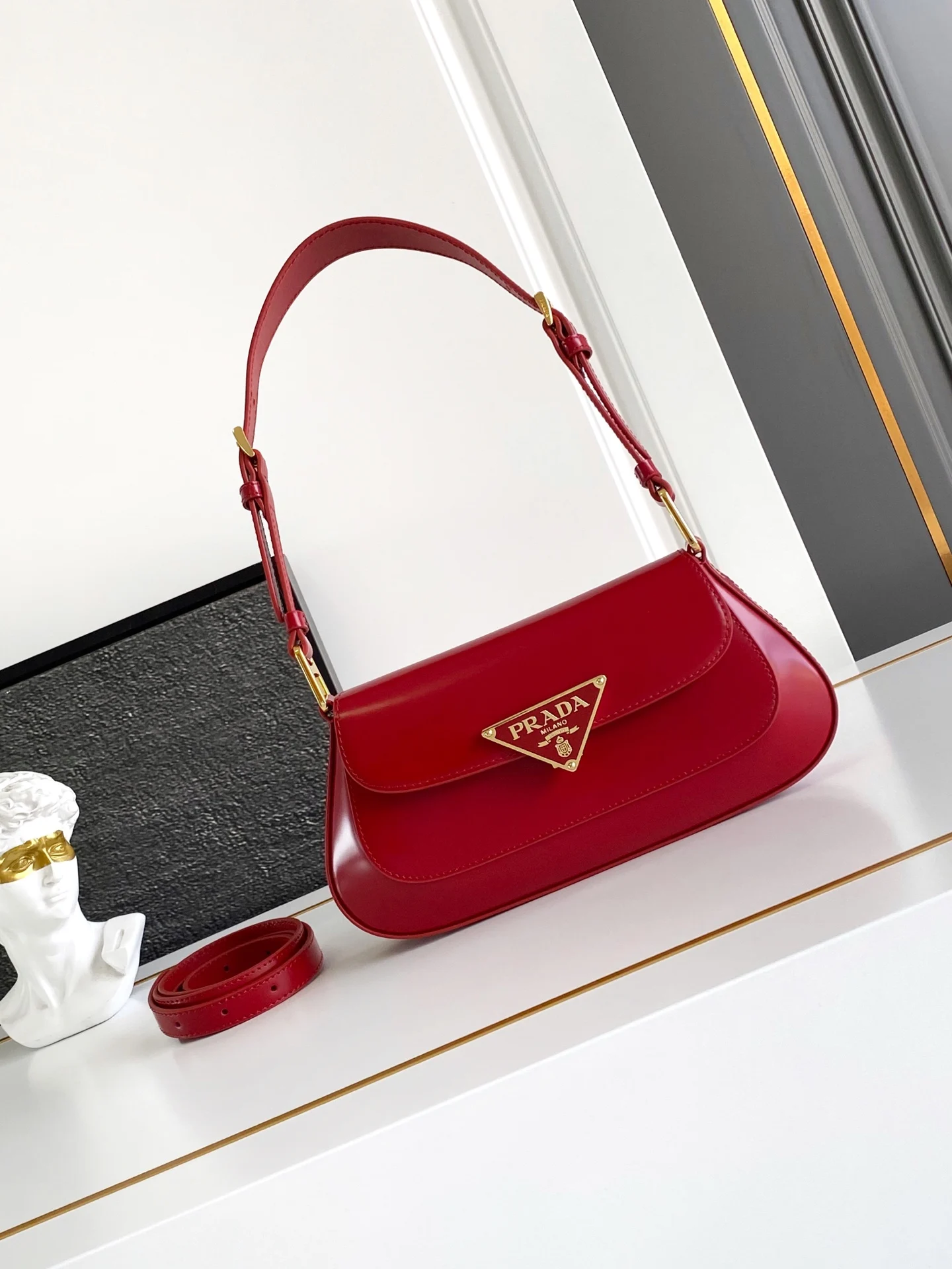 普拉达 1BD345 翻盖单肩包 单肩背包