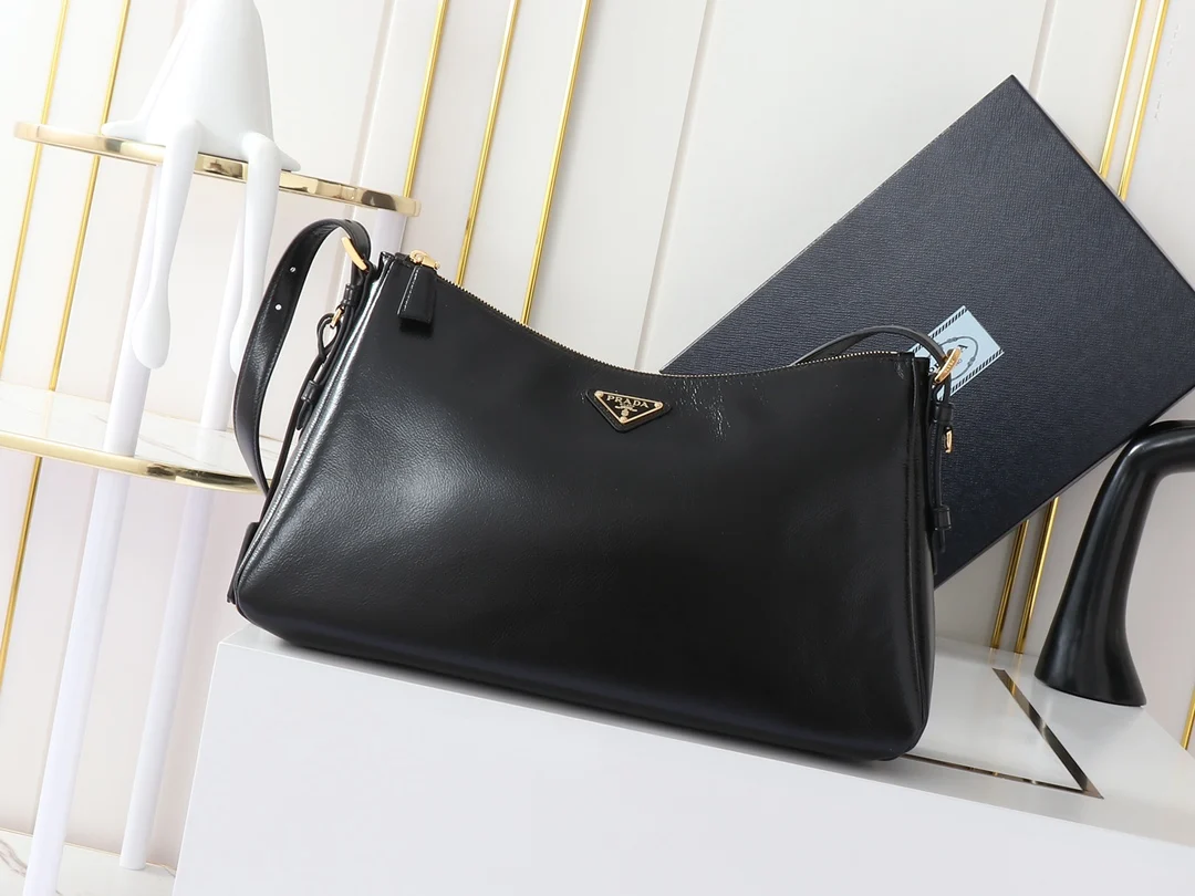 普拉达 1BC228 皱漆皮 新款单肩包 单肩背包