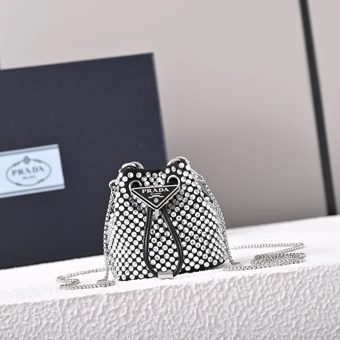 普拉达 1NR016 水晶mini小水桶 斜挎包 普拉达 1NR016 水晶mini小水桶 斜挎包