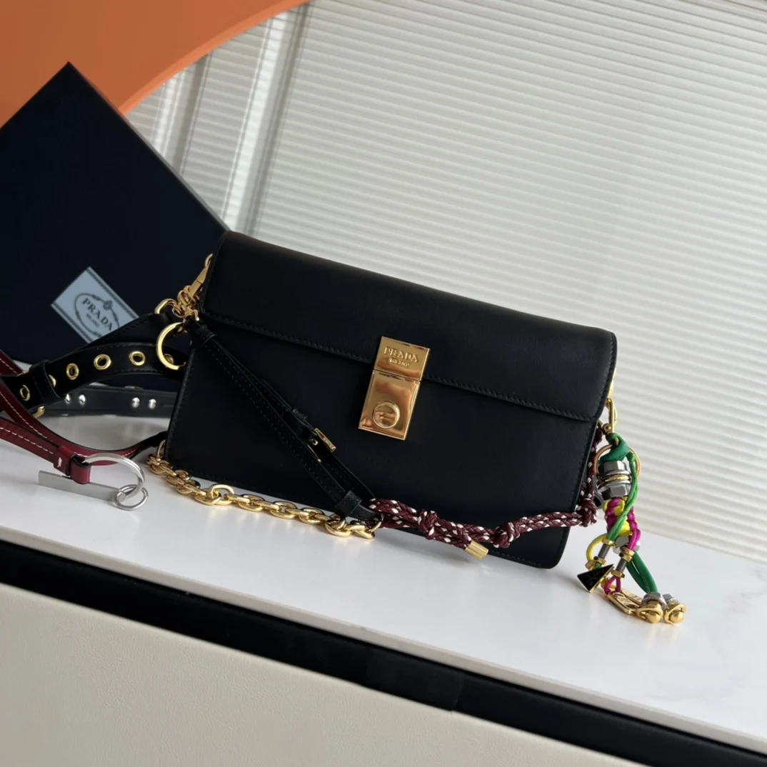 普拉达 1BD379 小号Soft Sound手袋 斜挎包