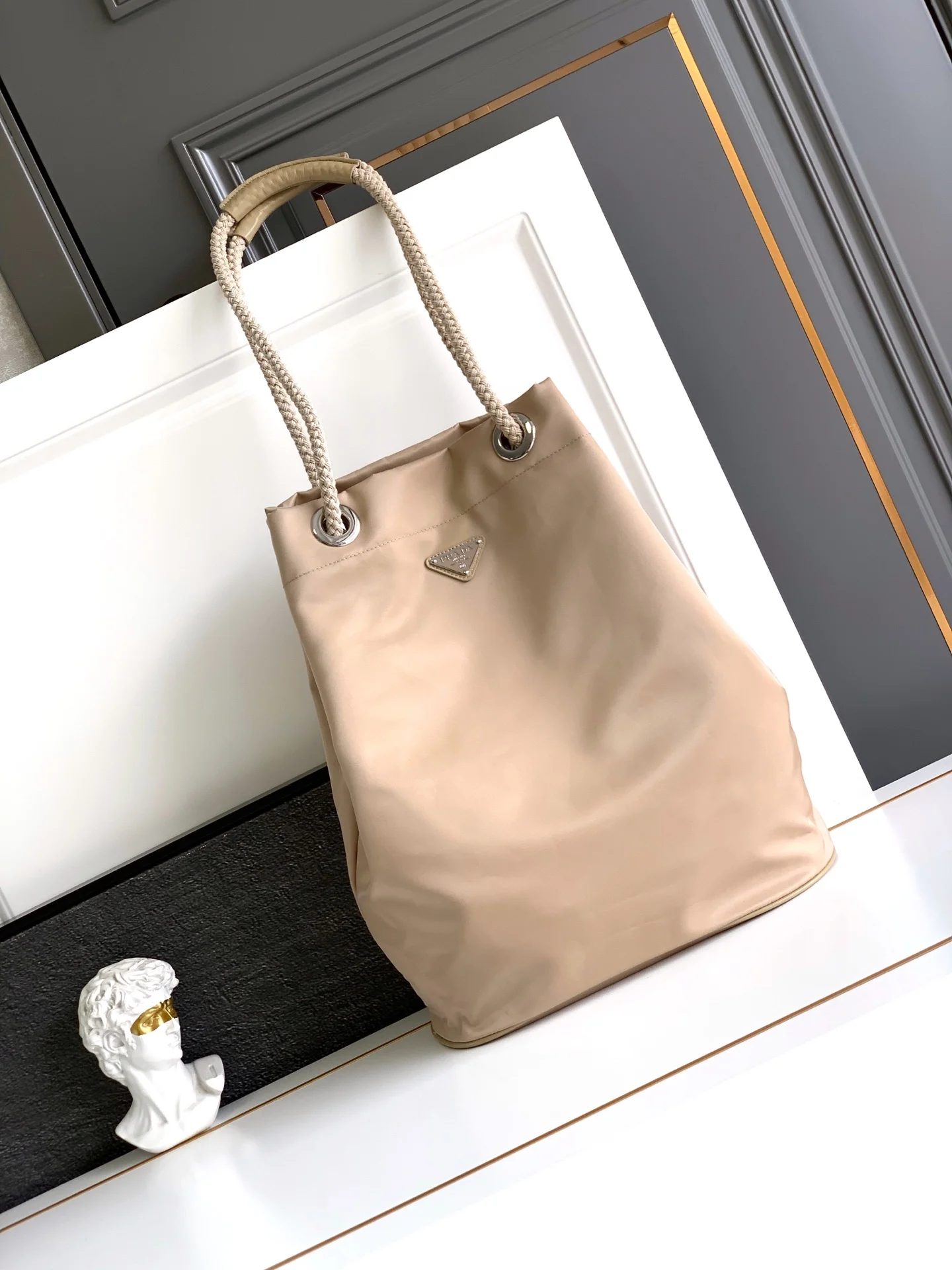 普拉达 2VG133 水桶包 Re-Nylon 手袋 单肩背包