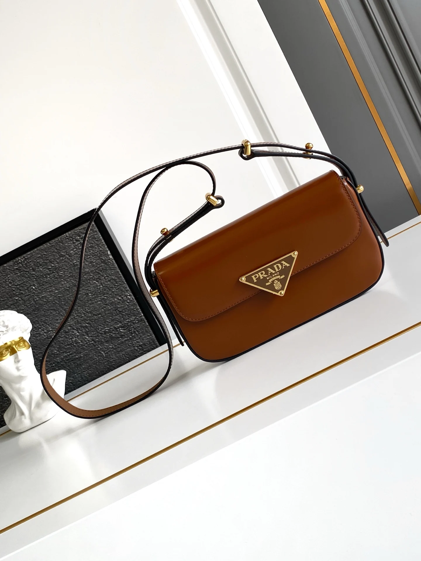 普拉达 1BD339 亮皮单肩包 斜挎包