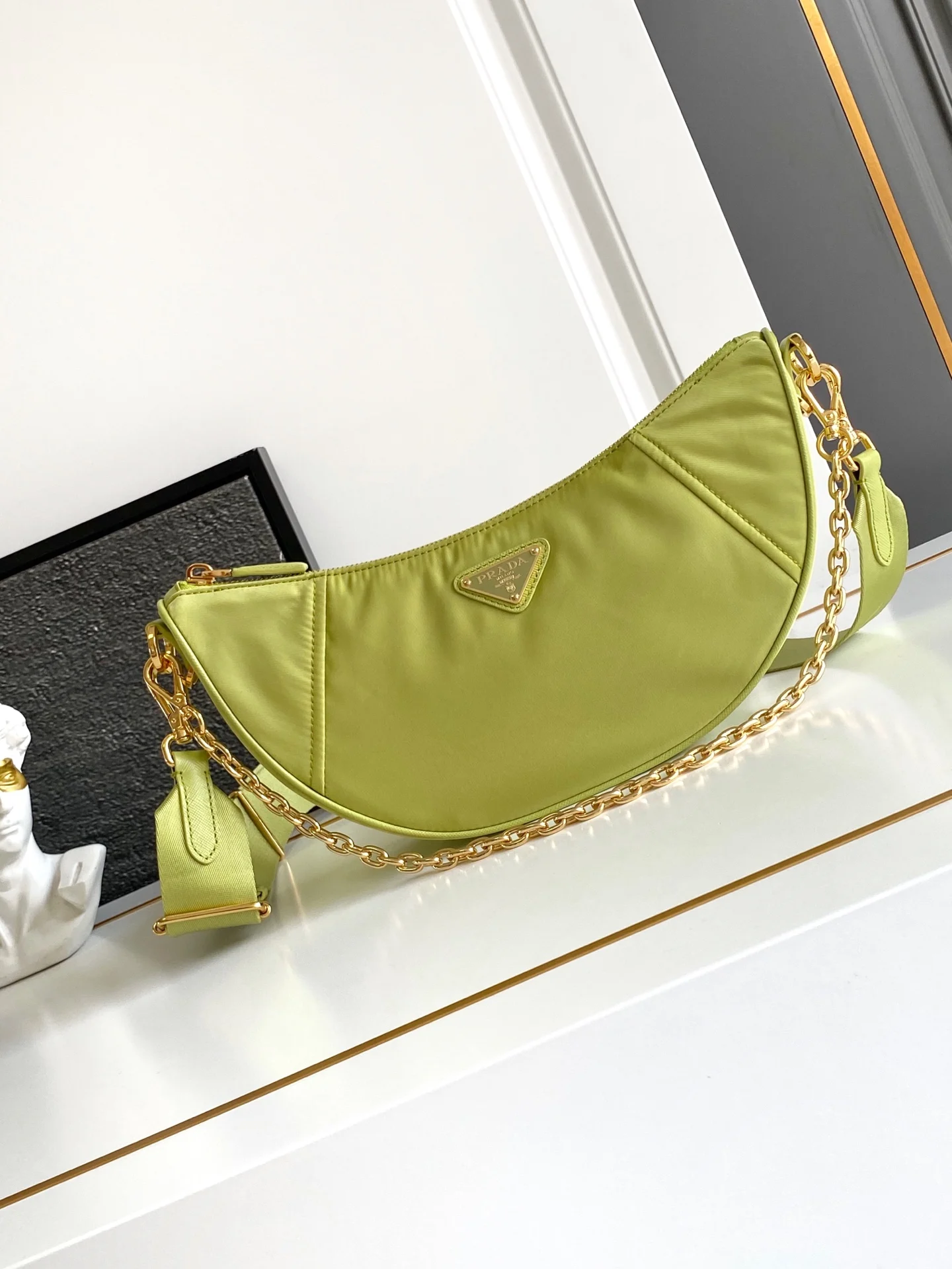 普拉达 1BH222 月牙包 Re-Nylon手袋 斜挎包