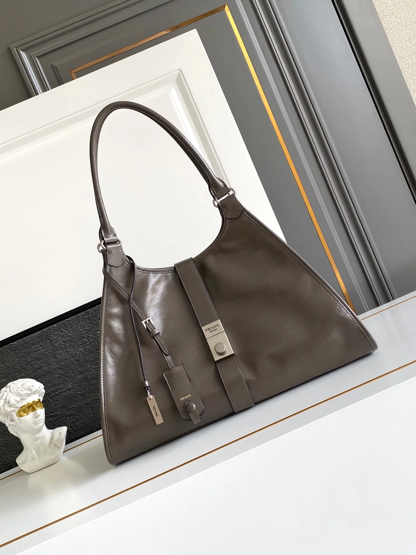 普拉达 1BG570 油腊皮 单肩背包