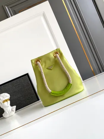 1BE082 新款水桶包 再生尼龙包 单肩背包 高仿普拉达女包