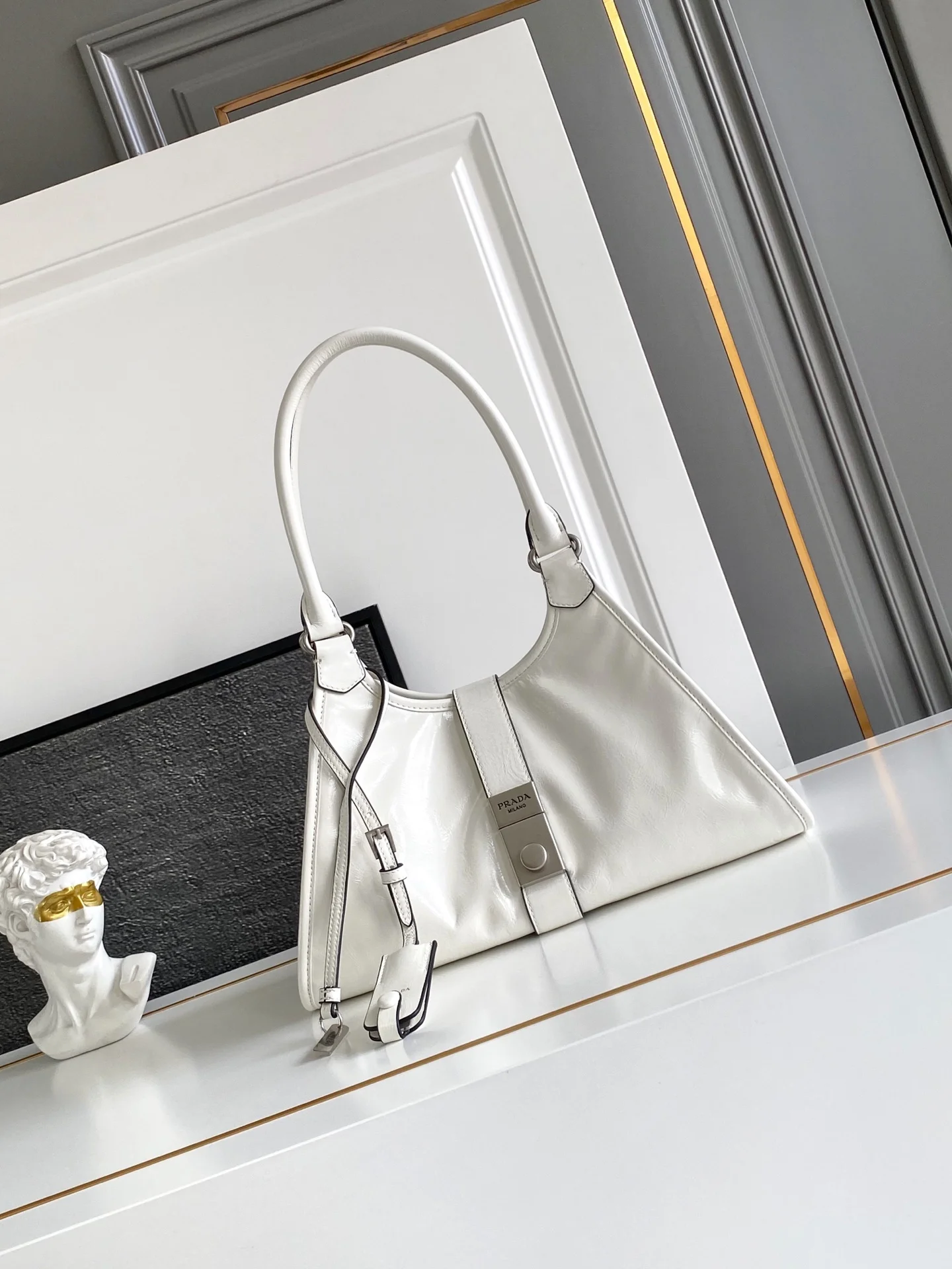 普拉达 1BG563 油腊皮 单肩背包