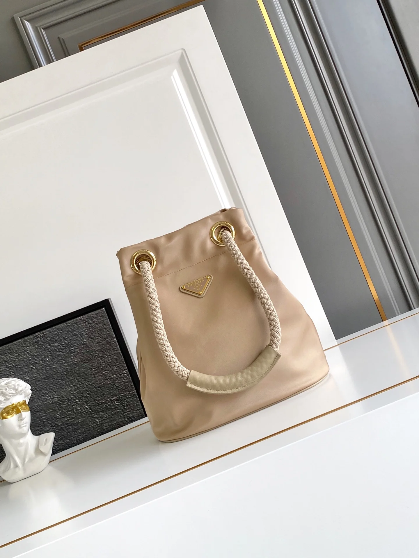 普拉达 1BE082 新款水桶包 再生尼龙包 单肩背包