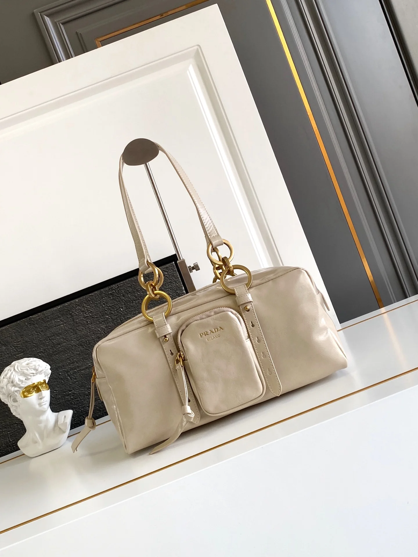 普拉达 1BB138 新品油腊皮大号 单肩背包