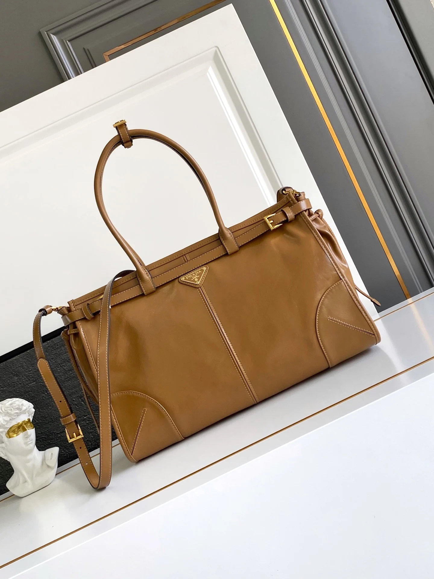 普拉达 1BA433 LusSolf油腊皮 手提斜挎包