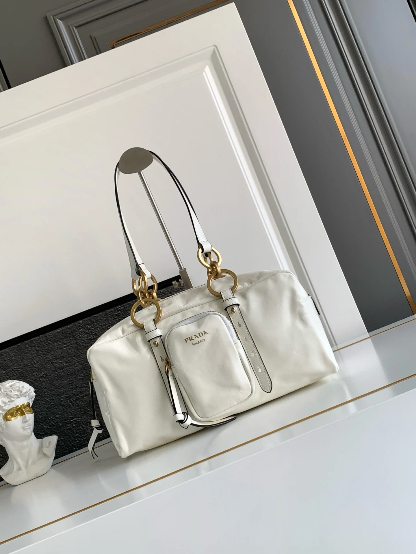 普拉达 1BB138 新品油腊皮大号 单肩背包