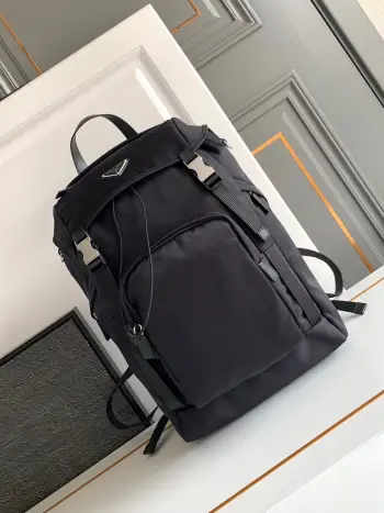 2VZ135 尼龙背包双肩背包 高仿普拉达双肩包