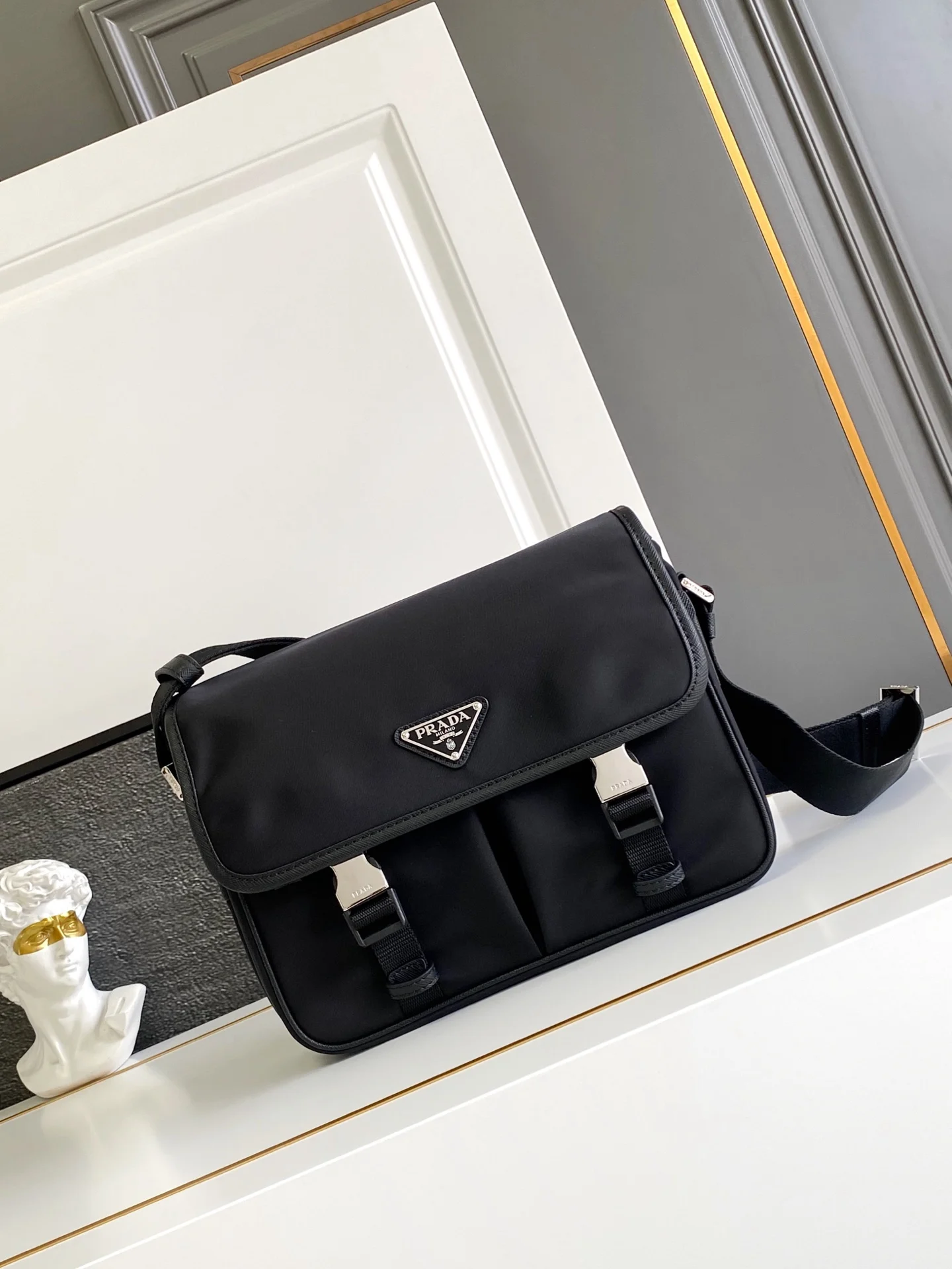 普拉达 2VD769 新款尼龙邮差包 斜挎包