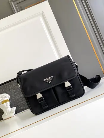 2VD769 新款尼龙邮差包 斜挎包 高仿普拉达男包