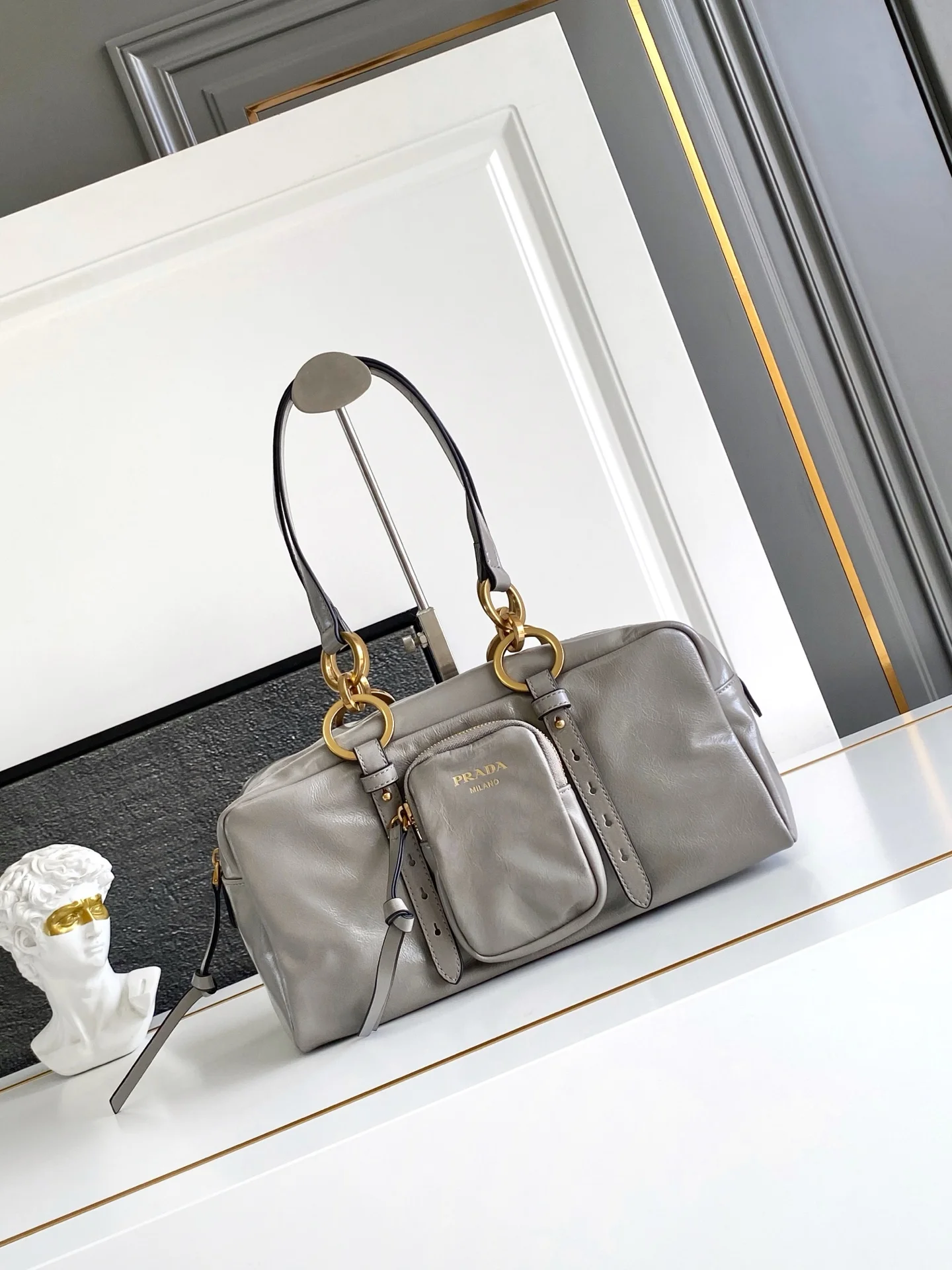 普拉达 1BB138 新品油腊皮大号 单肩背包