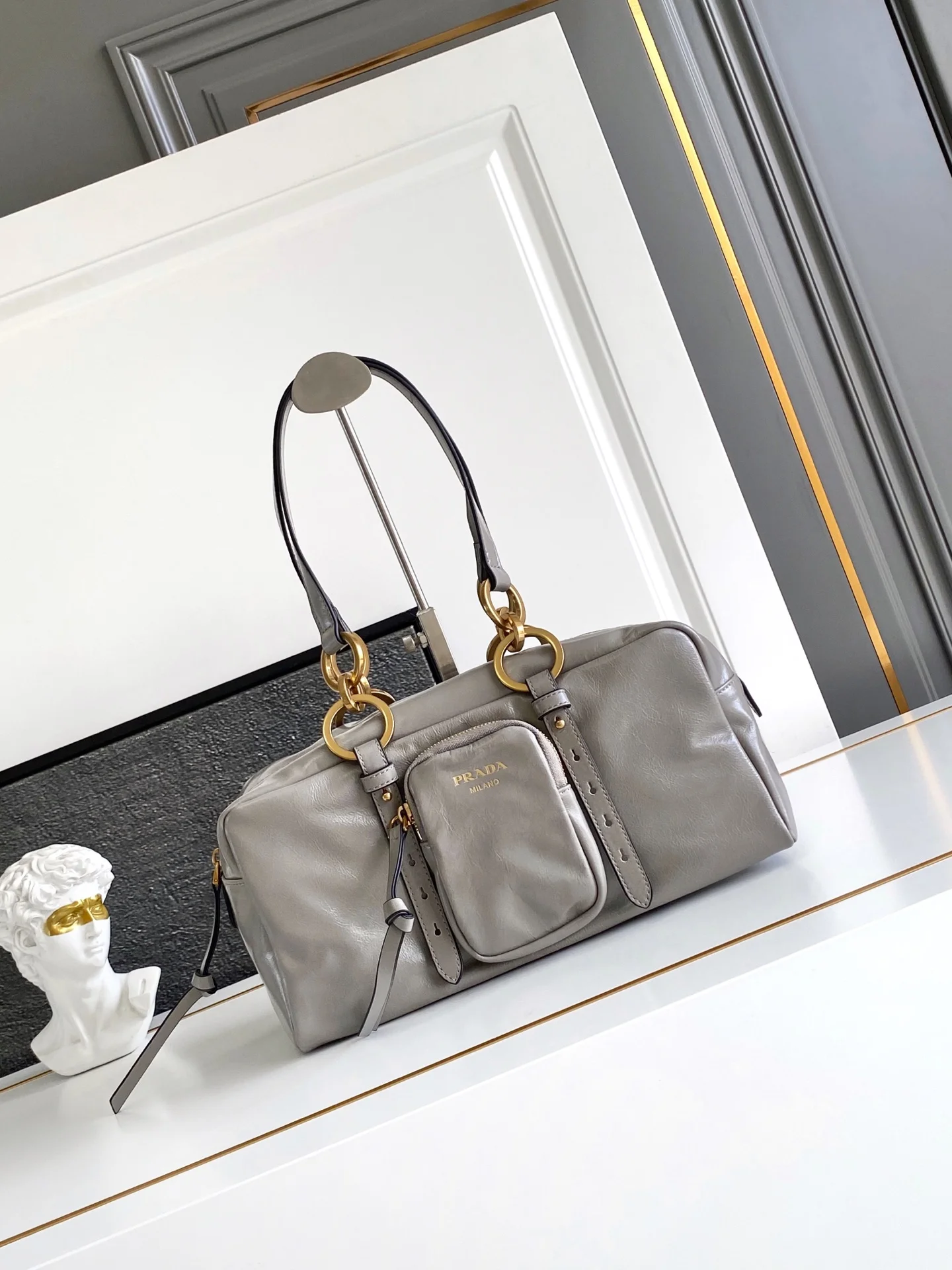 普拉达 1BB138 新品油腊皮大号 单肩背包