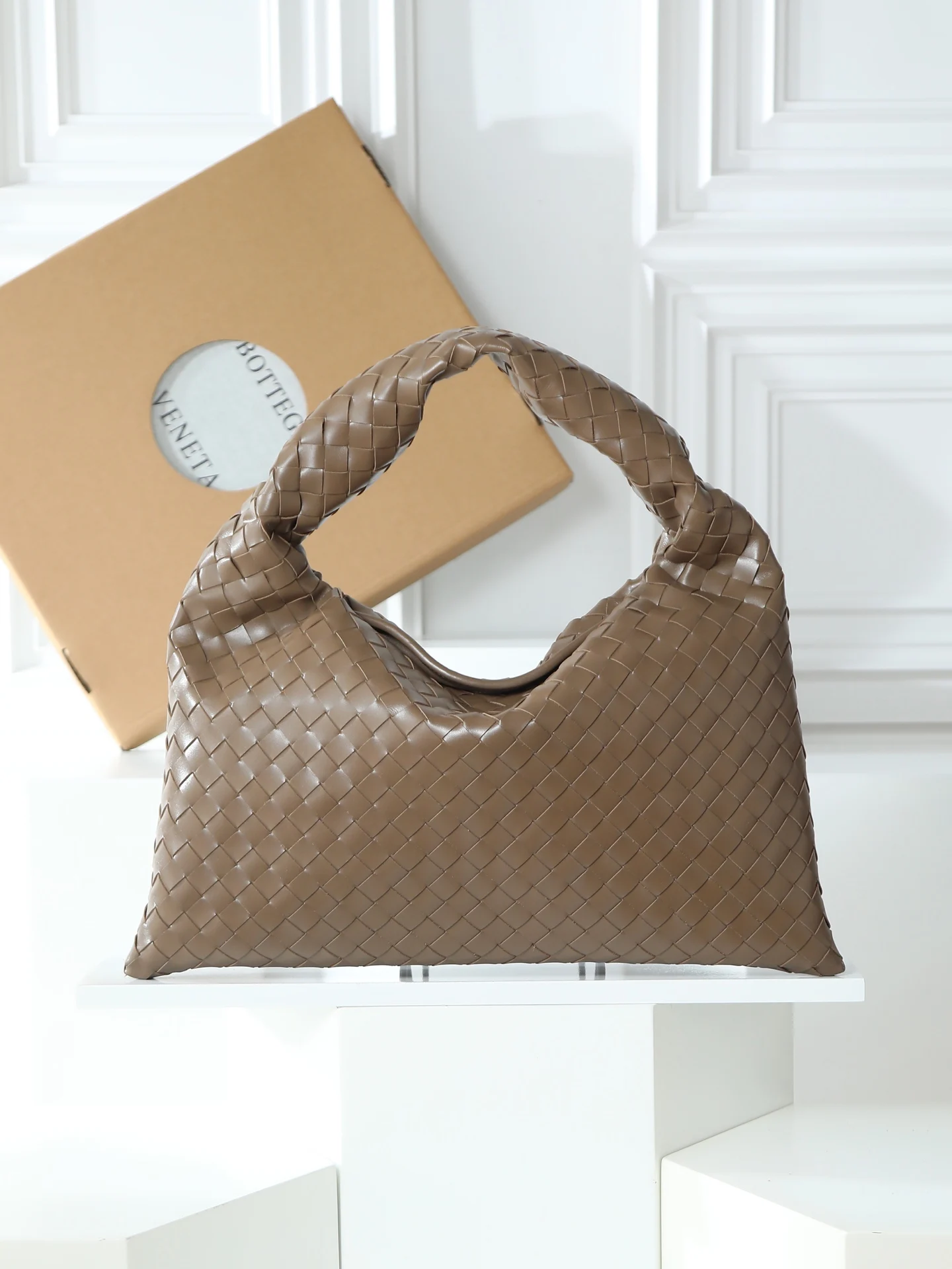 BV 796262 皮革编织包 手提包 BV 796262 皮革编织包 手提包