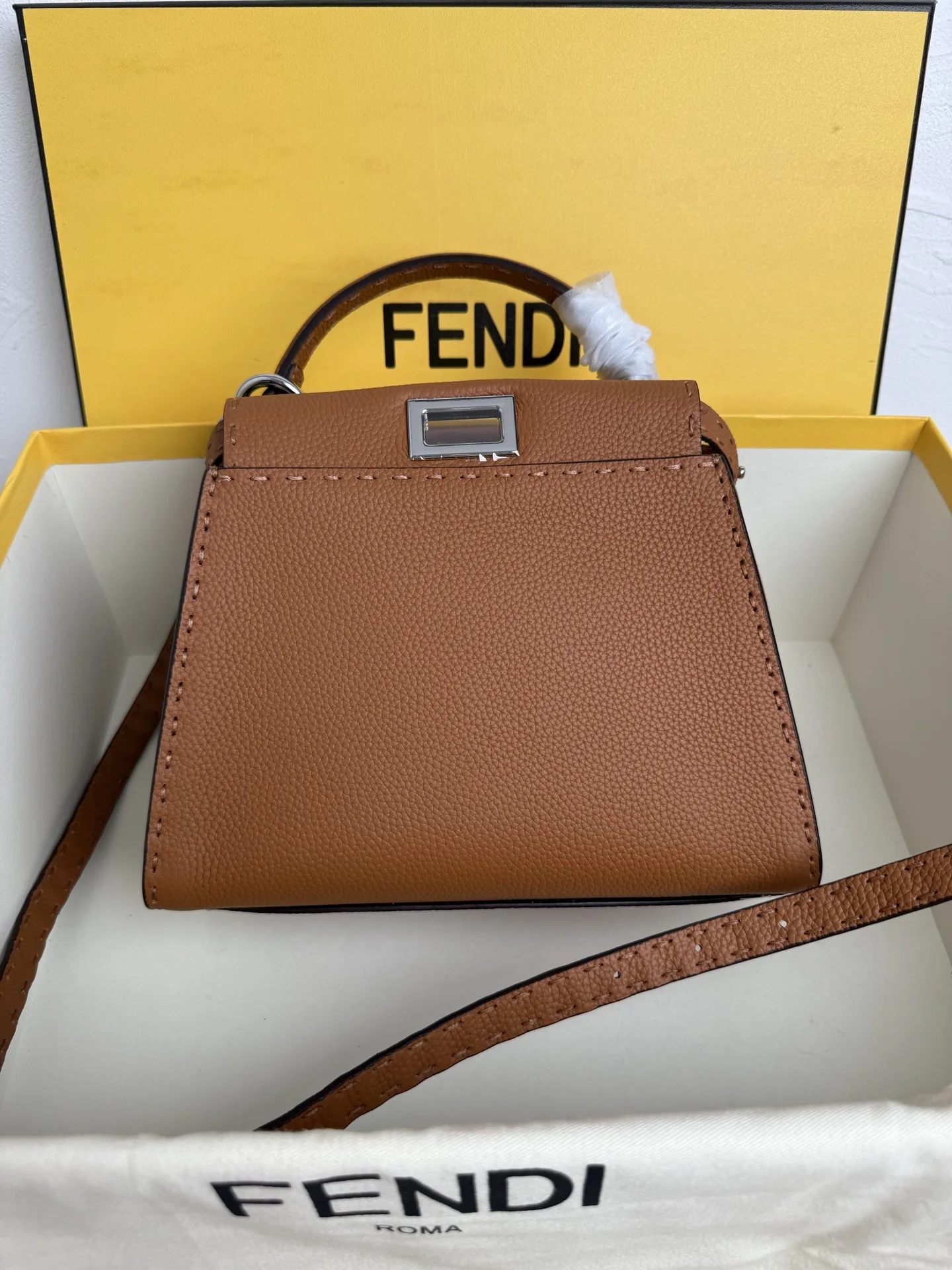 芬迪 8BN266  手工缝制蜡线包 斜挎包