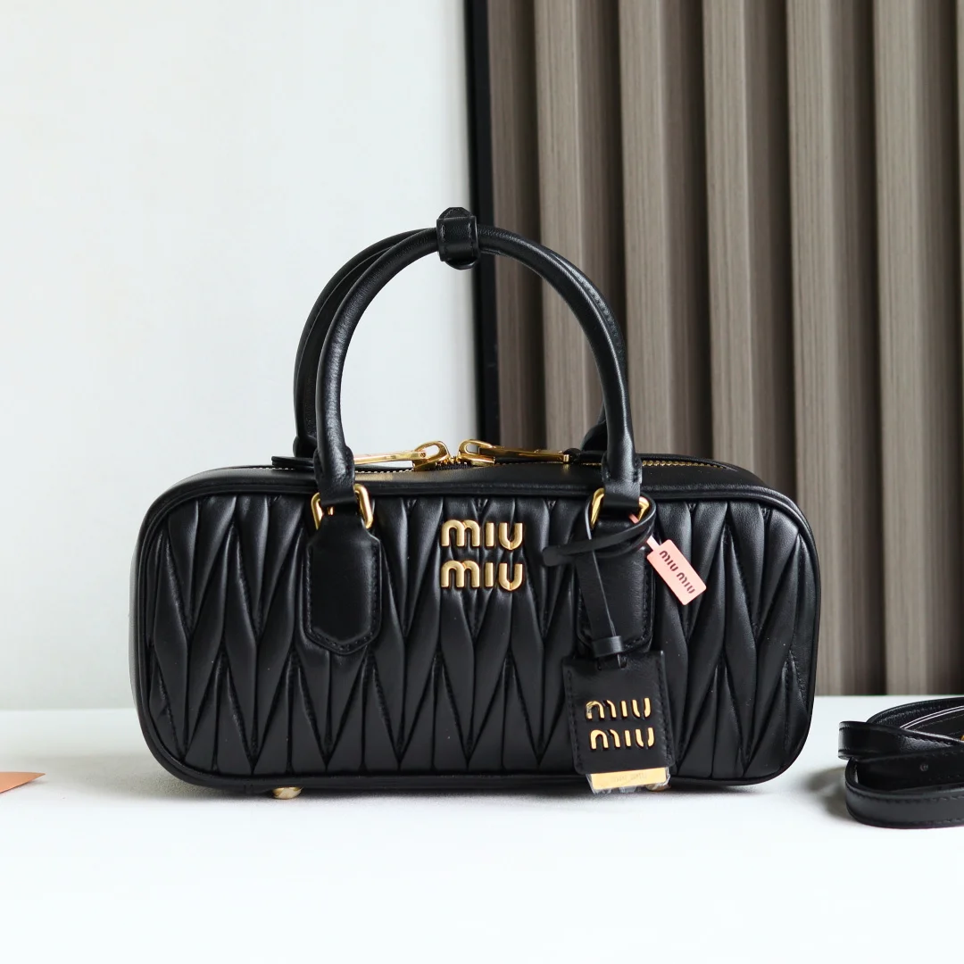 缪缪 5BB148 保龄球包包 斜挎包 缪缪 5BB148 保龄球包包 斜挎包