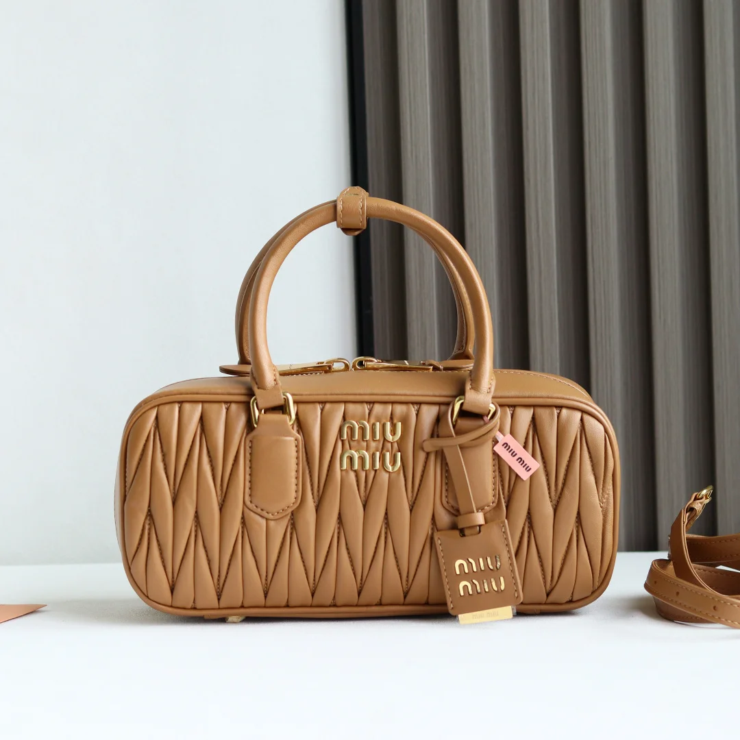 缪缪 5BB148 保龄球包包 斜挎包 缪缪 5BB148 保龄球包包 斜挎包