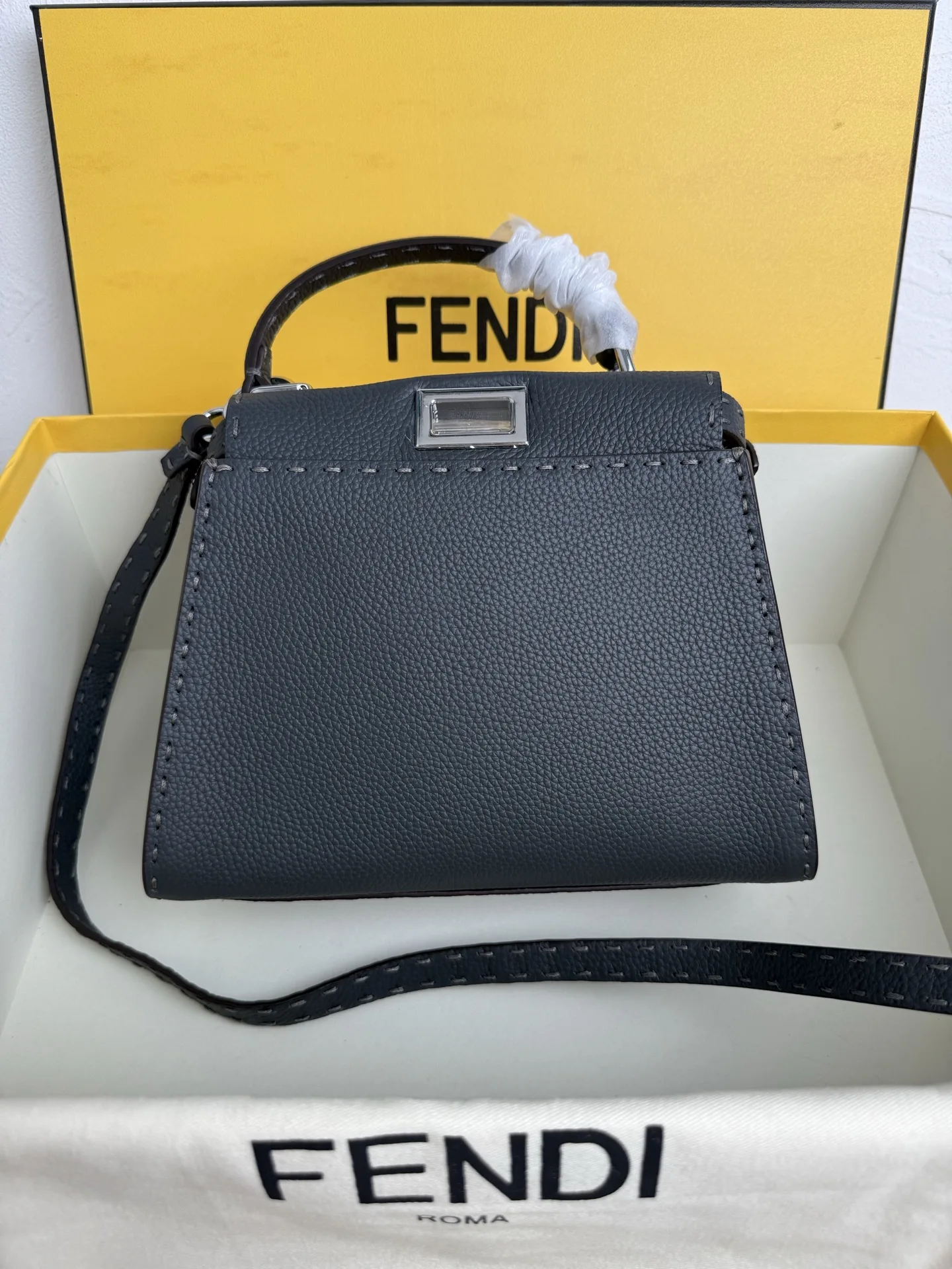 芬迪 8BN266  手工缝制蜡线包 斜挎包