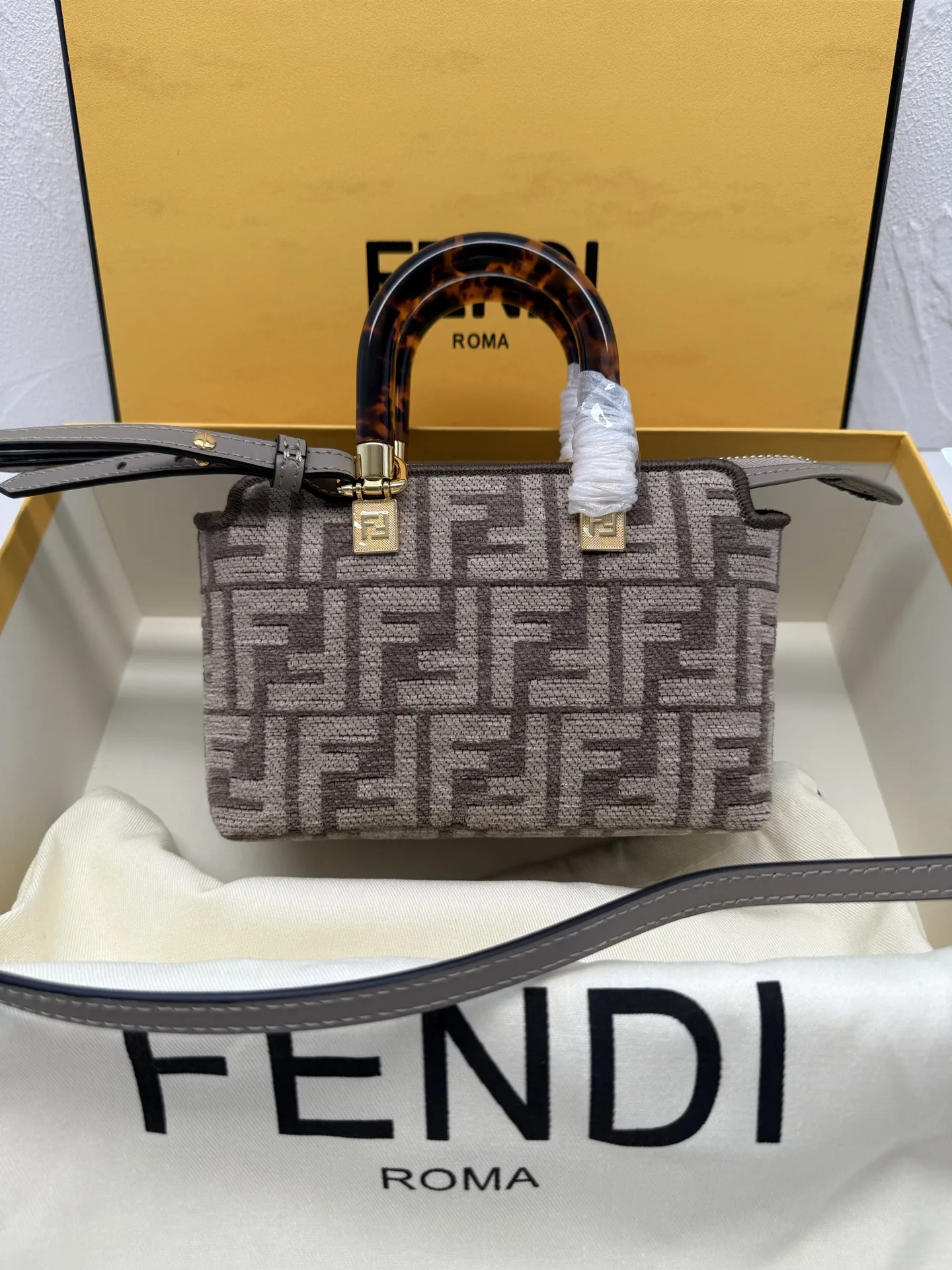 芬迪 067 迷你手袋 斜挎包 芬迪 067 迷你手袋 斜挎包