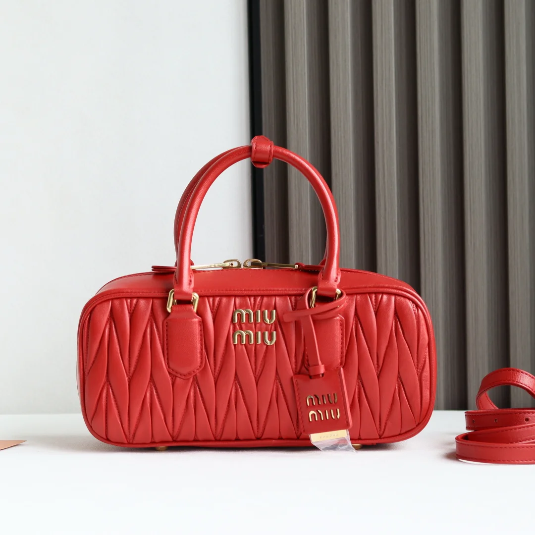 缪缪 5BB148 保龄球包包 斜挎包 缪缪 5BB148 保龄球包包 斜挎包