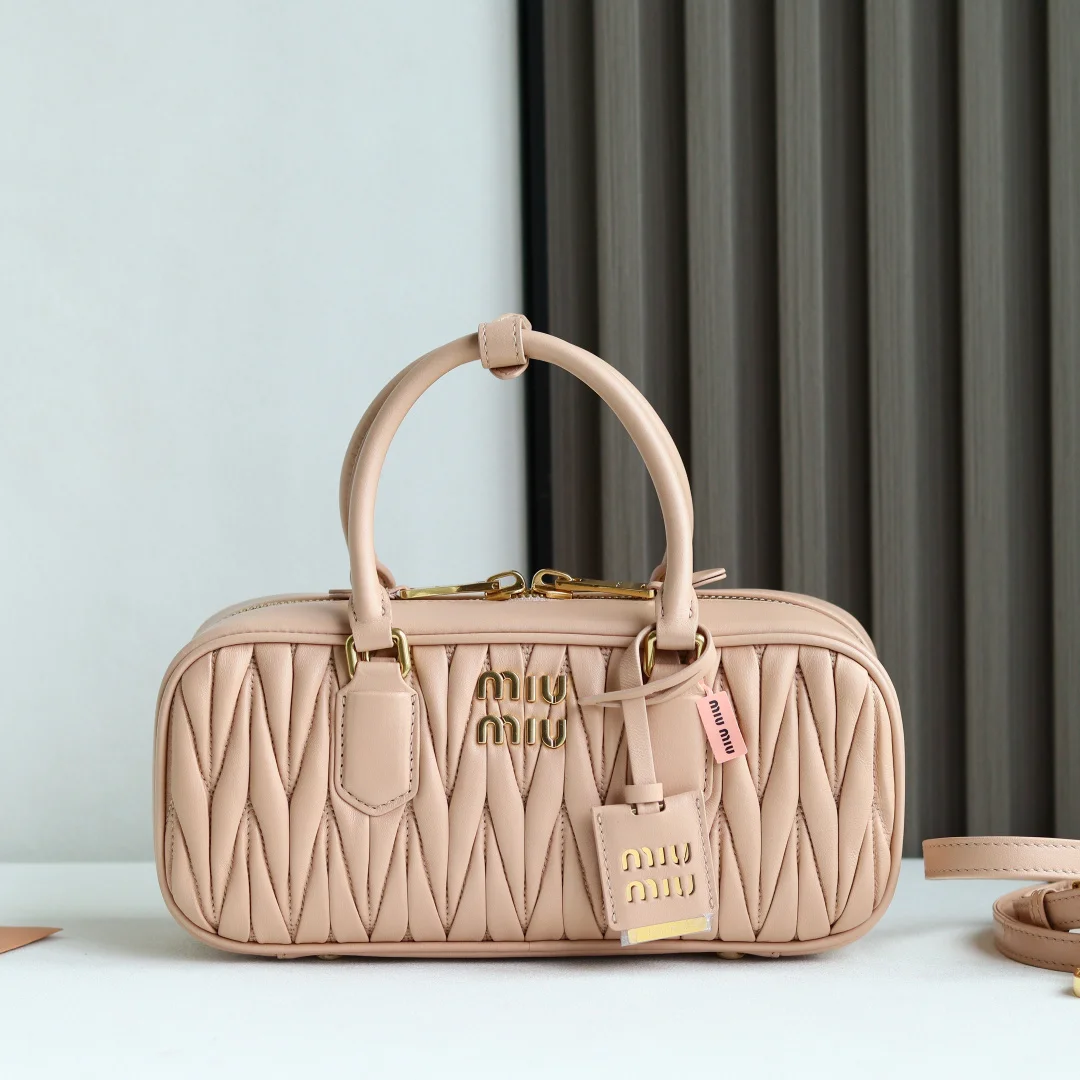 缪缪 5BB148 保龄球包包 斜挎包 缪缪 5BB148 保龄球包包 斜挎包