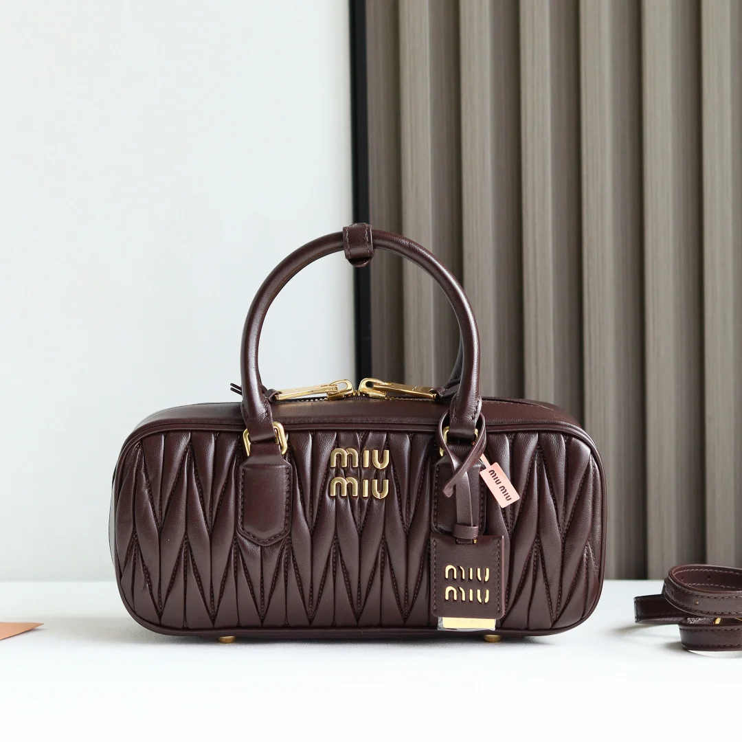 缪缪 5BB148 保龄球包包 斜挎包 缪缪 5BB148 保龄球包包 斜挎包