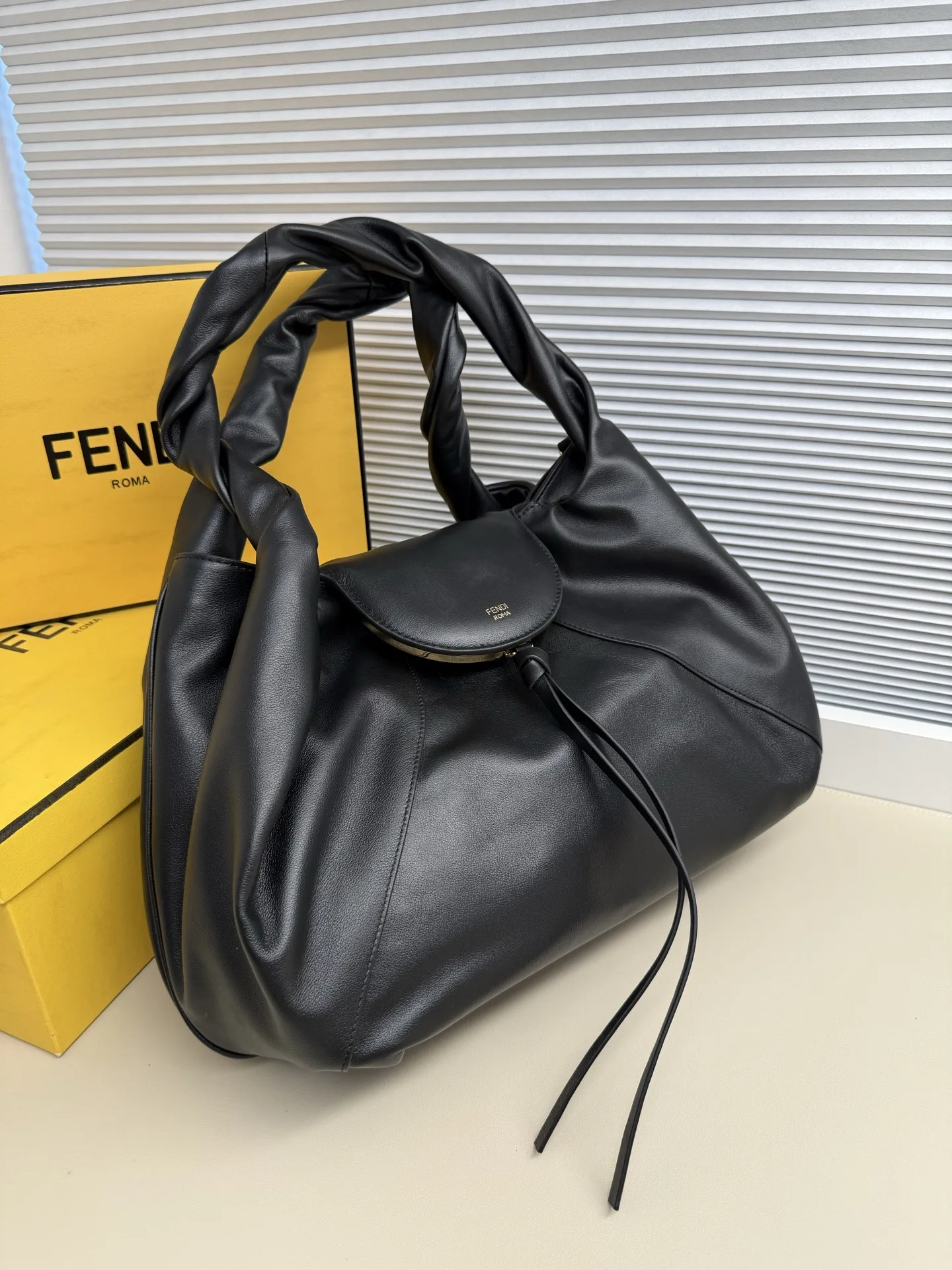 芬迪 8198 Spy Bag 手提包 芬迪 8198 Spy Bag 手提包