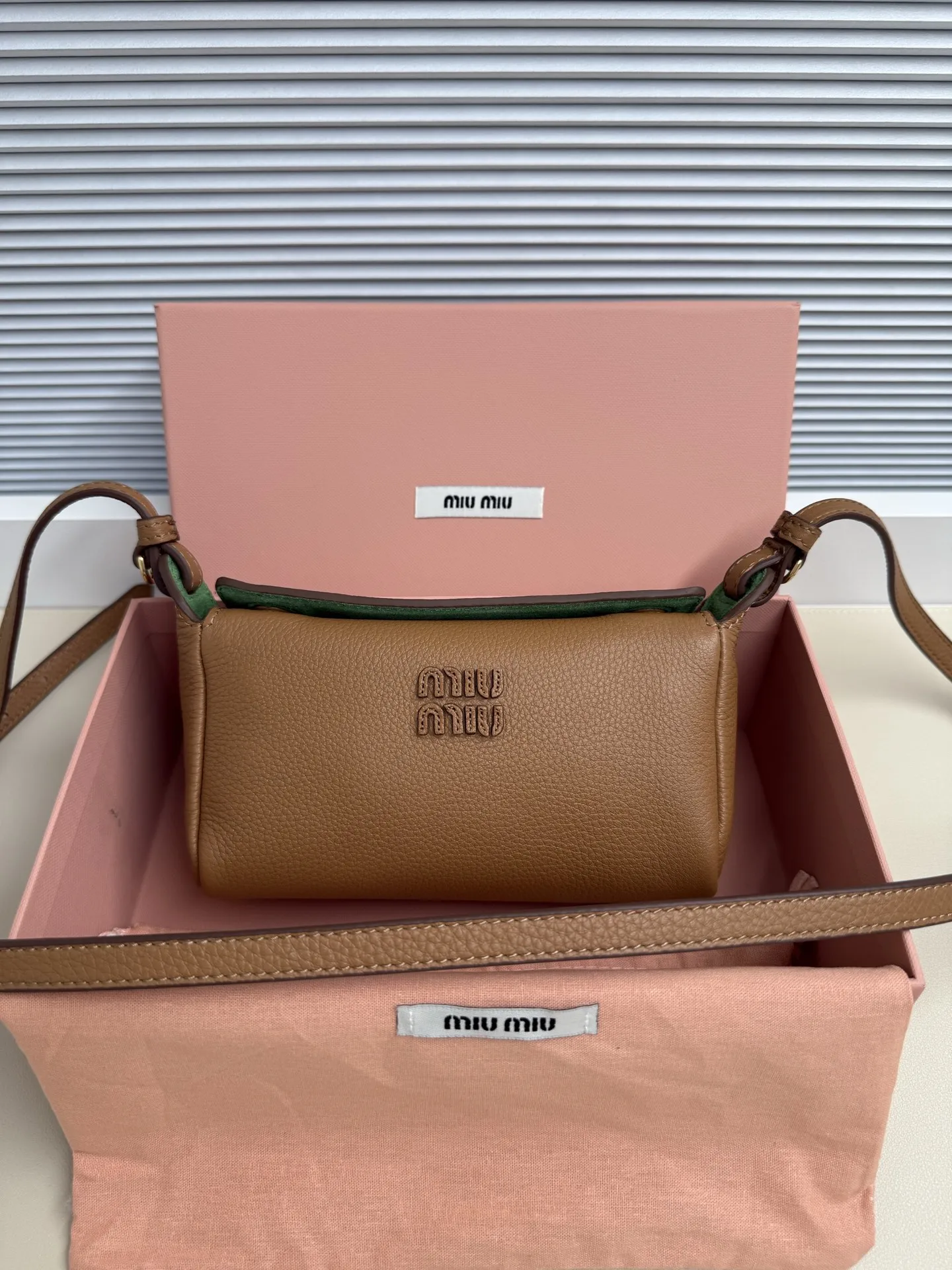 缪缪 5BE097 小方包 斜挎包 缪缪 5BE097 小方包 斜挎包