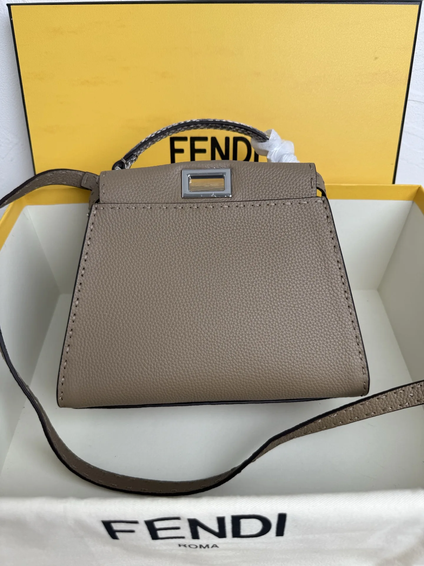 芬迪 8BN266  手工缝制蜡线包 斜挎包