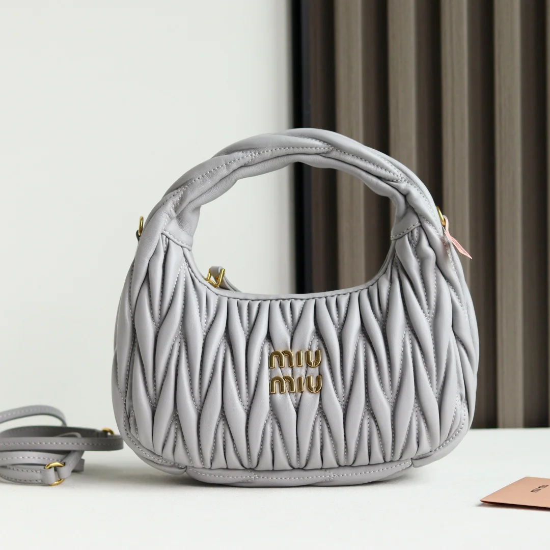 缪缪 5BC125 麂绒皮手袋 斜挎包 缪缪 5BC125 麂绒皮手袋 斜挎包