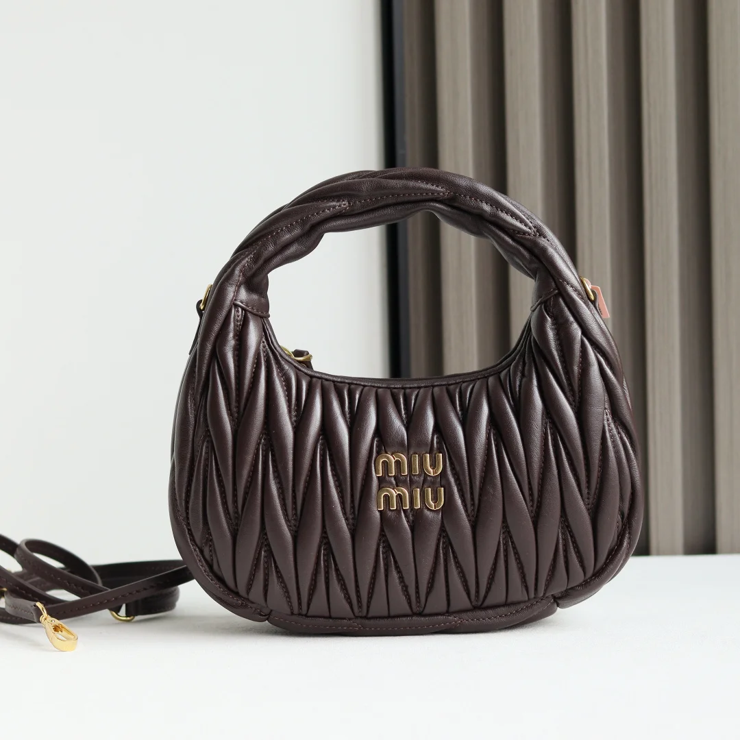 缪缪 5BC125 麂绒皮手袋 斜挎包 缪缪 5BC125 麂绒皮手袋 斜挎包