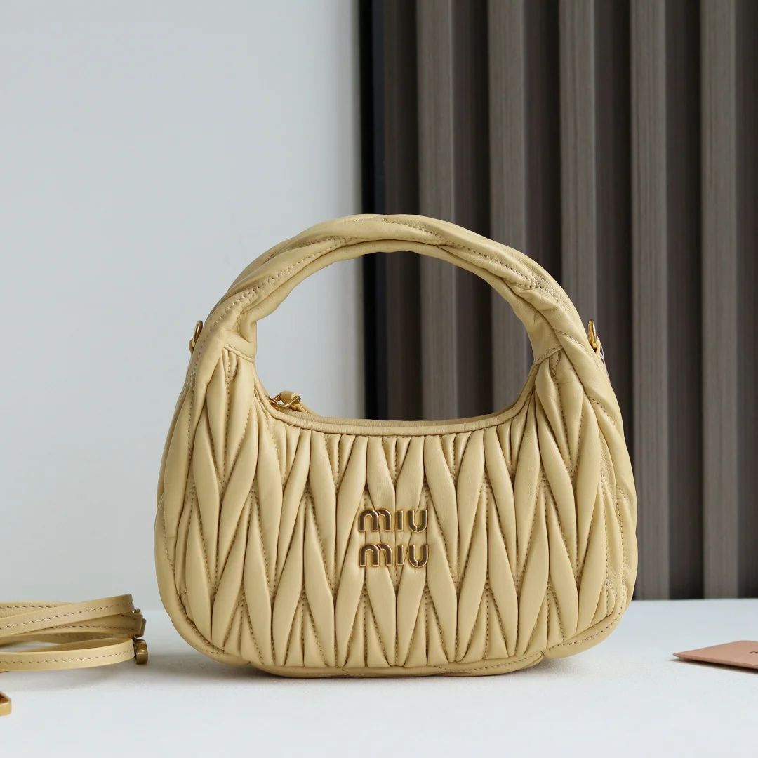 缪缪 5BC125 麂绒皮手袋 斜挎包 缪缪 5BC125 麂绒皮手袋 斜挎包