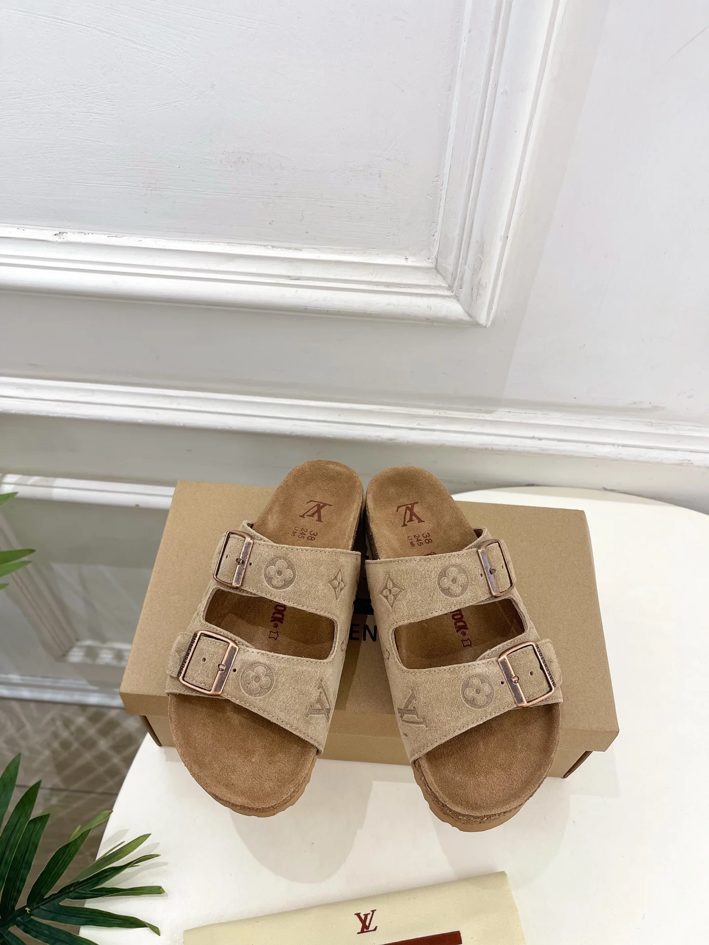 LV 2026春夏新品 顶级勃肯沙滩 拖鞋