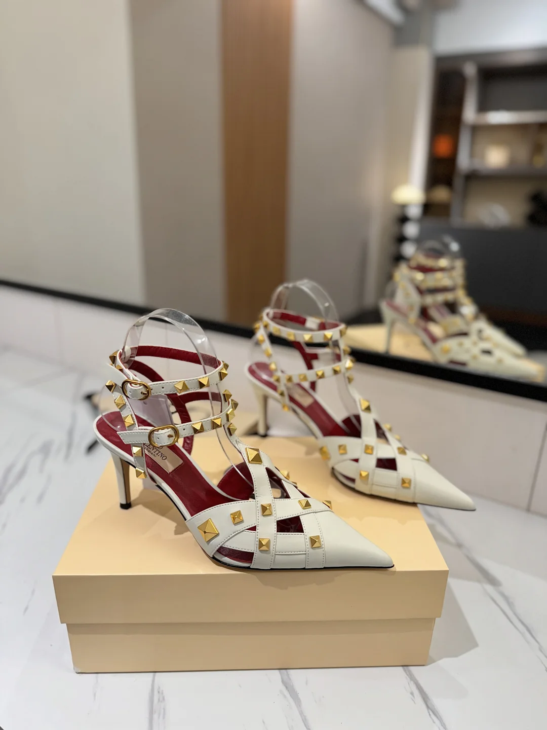 迪奥 2026新款尖头搭扣 细跟 高跟鞋