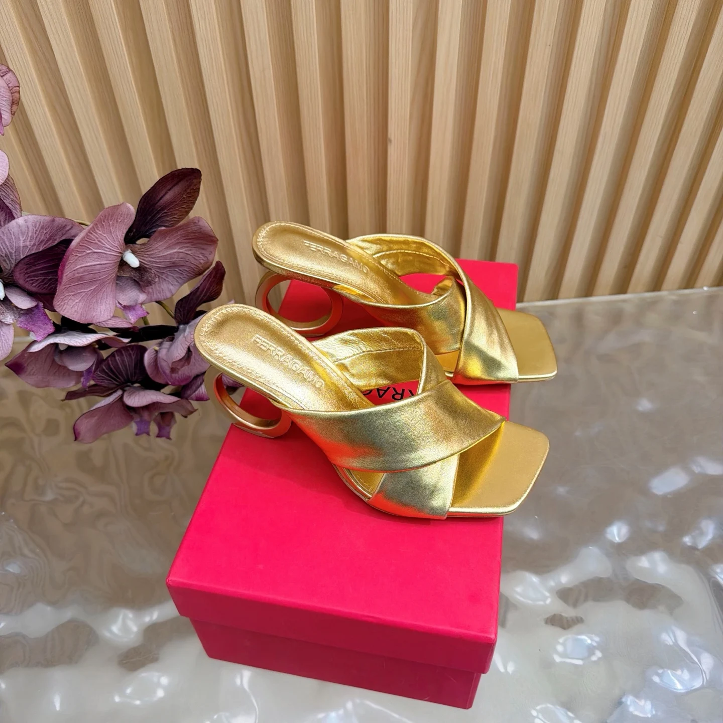 菲拉格慕 春夏新品意大利进口真皮凉鞋