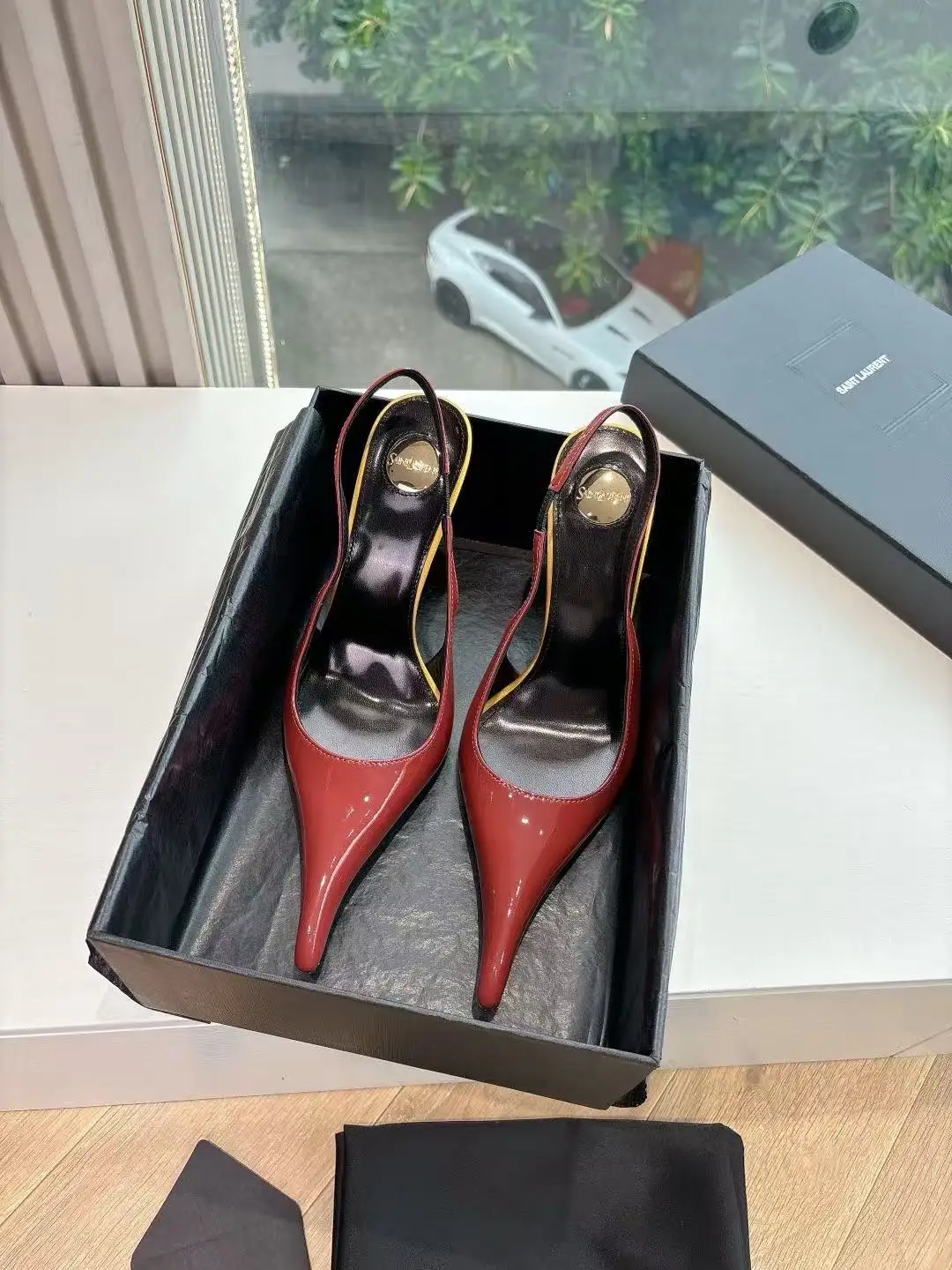 圣罗兰 Lee金属钻链条尖头高跟鞋 圣罗兰 Lee金属钻链条尖头高跟鞋